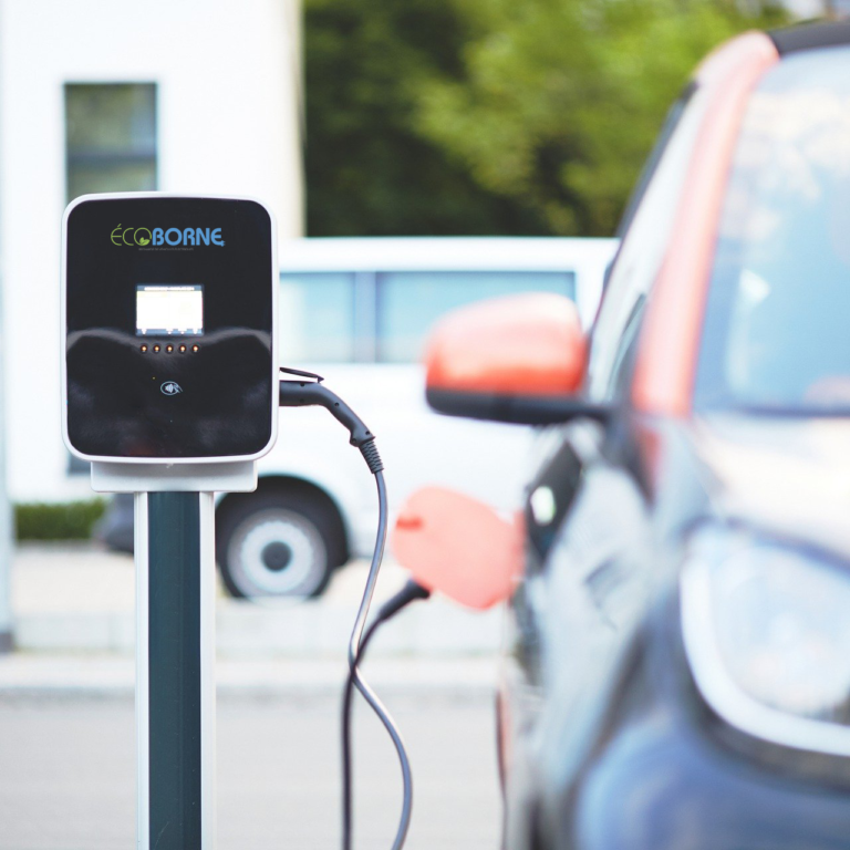 image 1 installation borne recharge voiture électrique entreprise