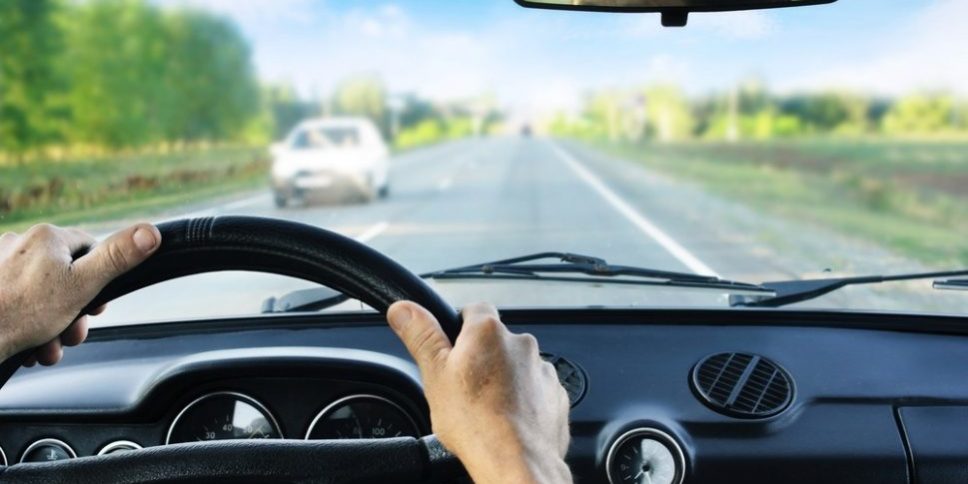 shutterstock_65802469-nryxxp8l7fwlsanrqpsrueeo7aaal027llbcu9239k voiture électrique confort de conduite